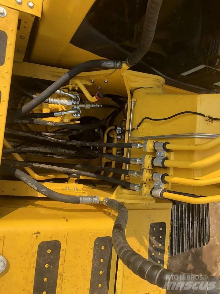 Komatsu PC200-8 Lánctalpas kotrók