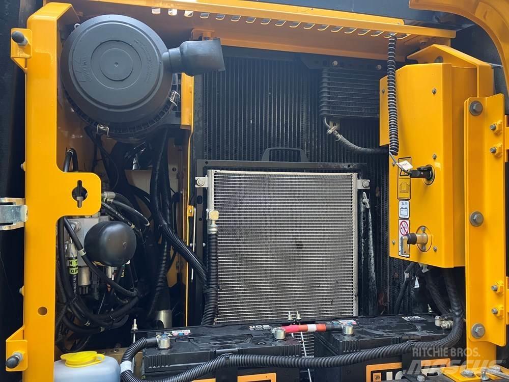 JCB JS145W Gumikerekes kotrók
