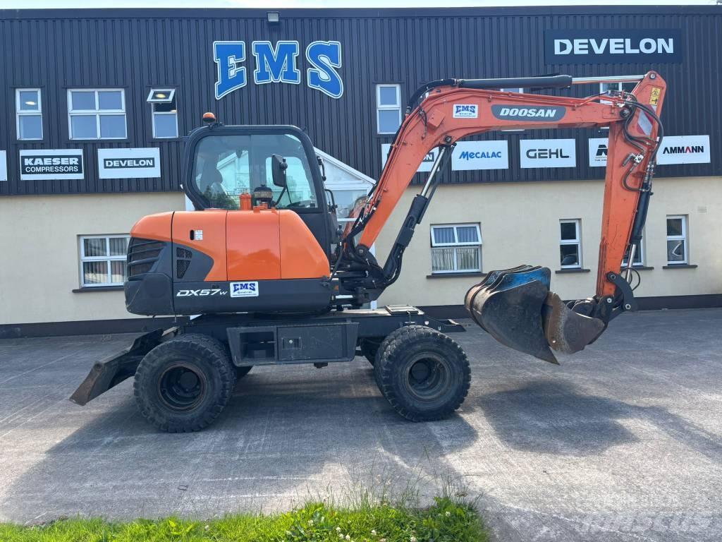 Doosan DX 57 W-5 Gumikerekes kotrók