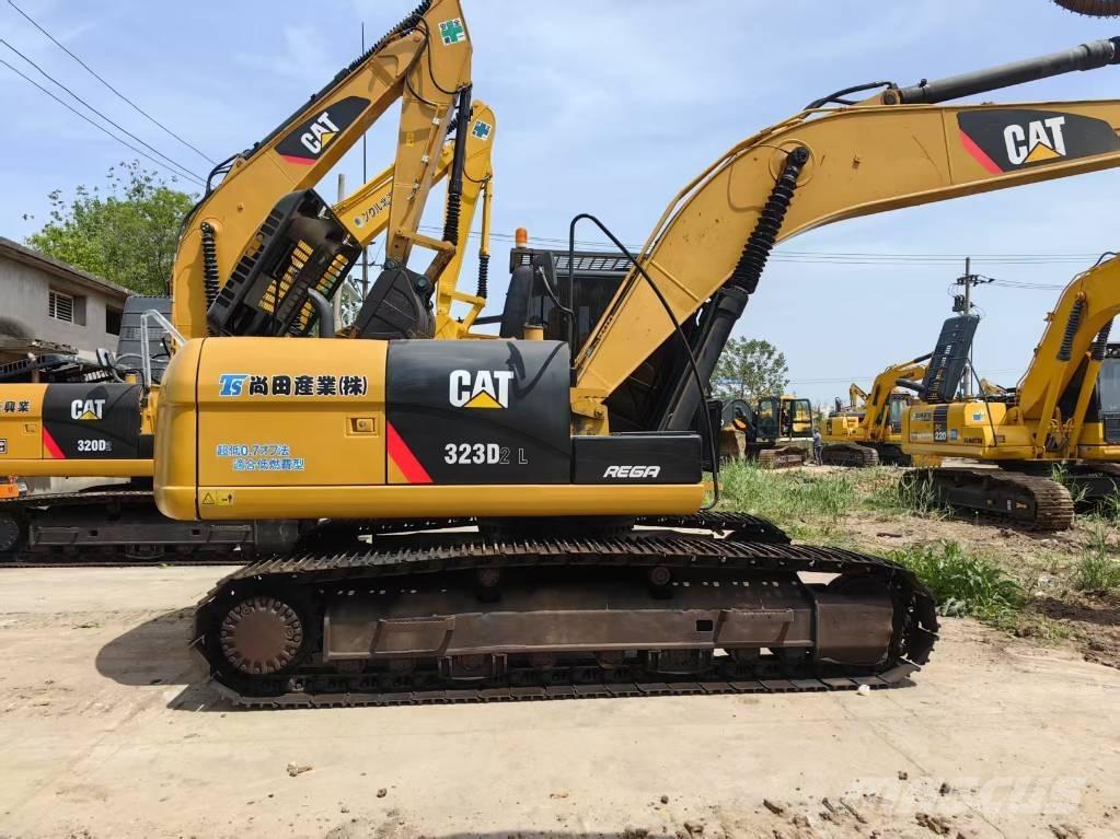 CAT 323 D Lánctalpas kotrók