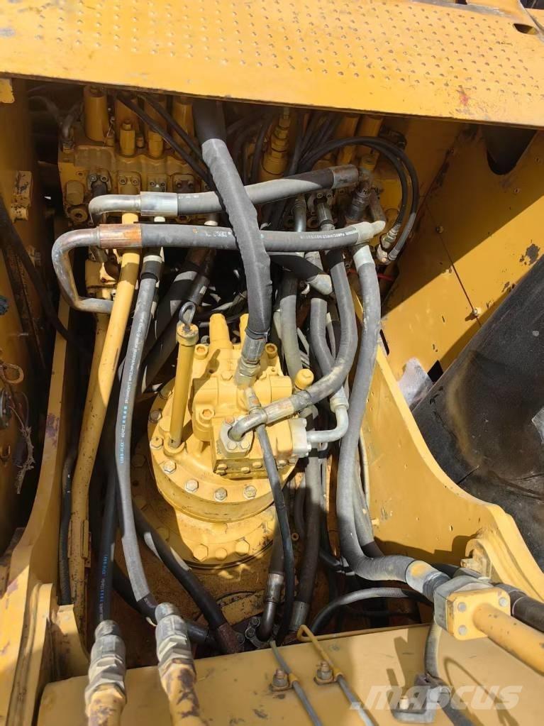CAT 323 D Lánctalpas kotrók
