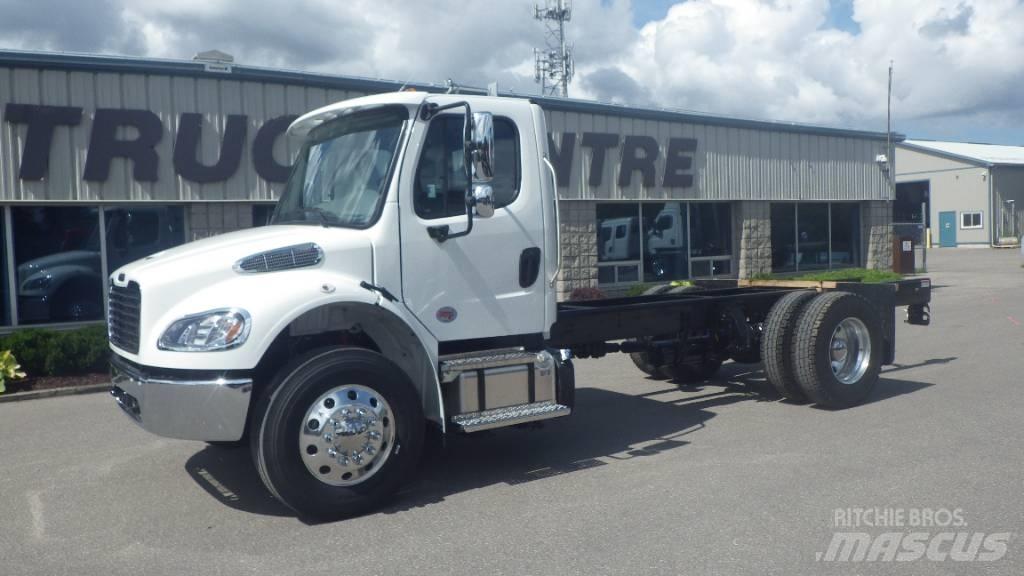 Freightliner M2106 Fülkés alváz