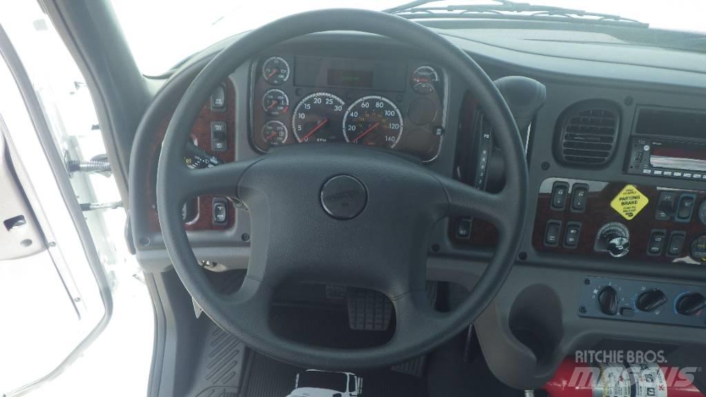 Freightliner M2106 Fülkés alváz