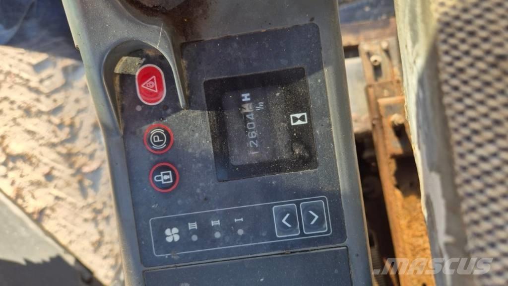 JCB JS 130 Lánctalpas kotrók