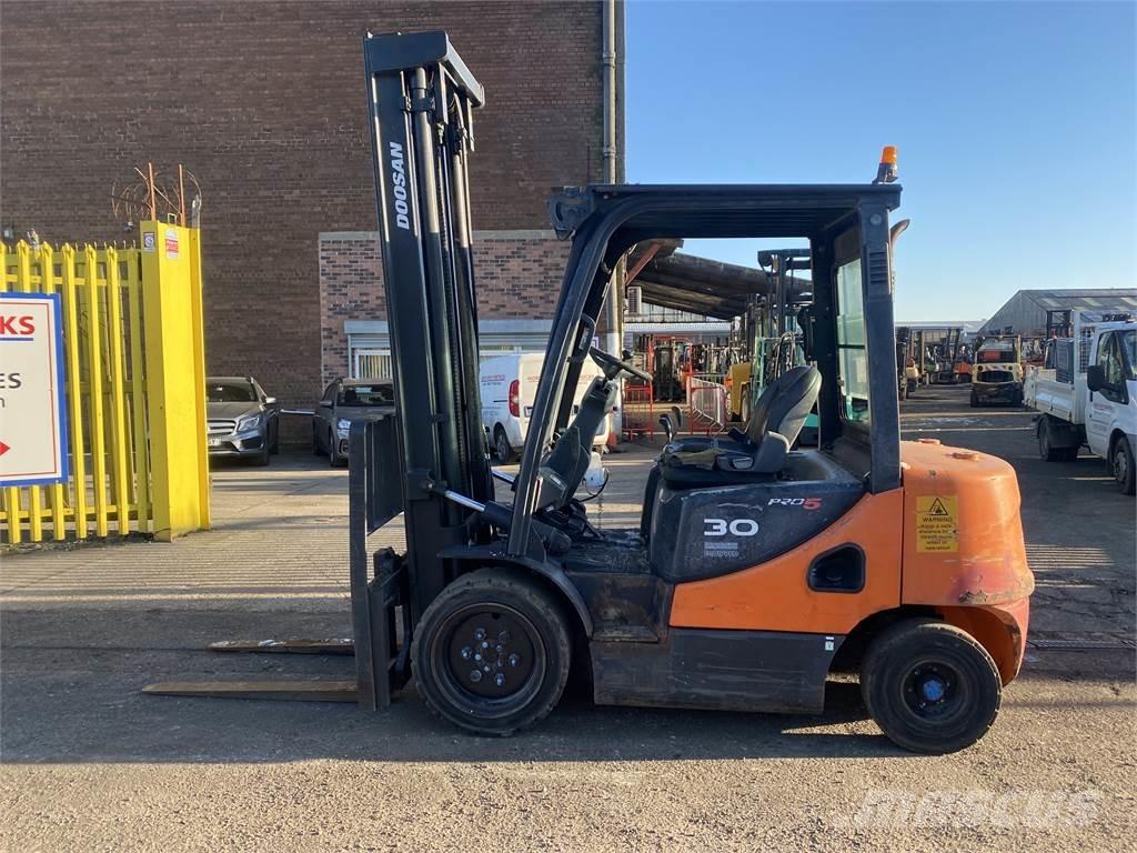 Doosan D30S-5 Dízel targoncák