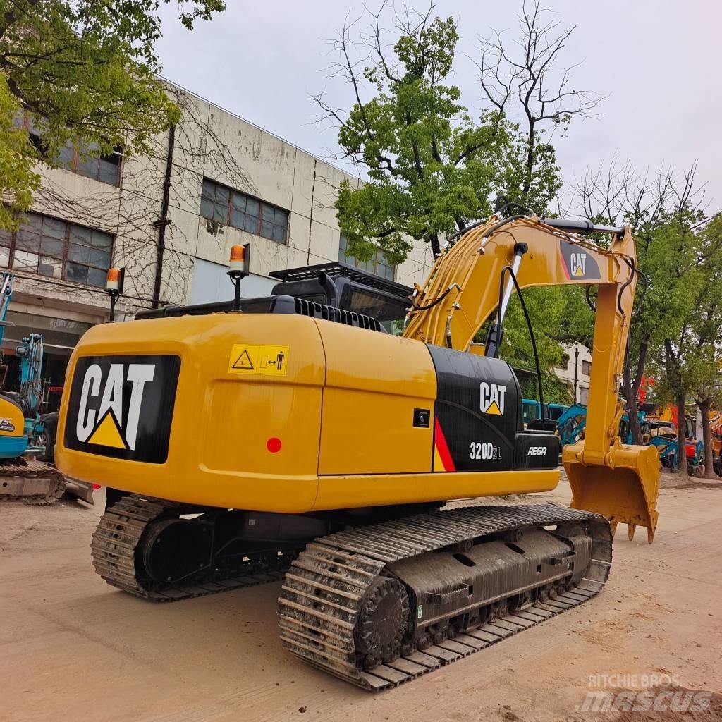 CAT 320 D2L Lánctalpas kotrók