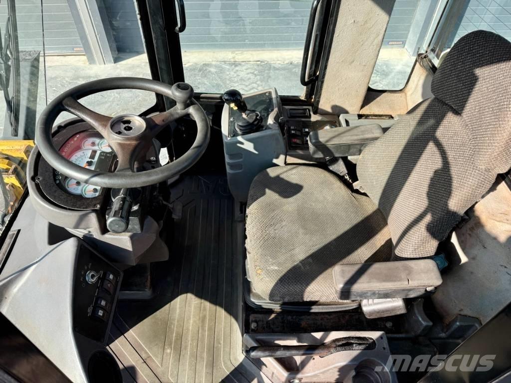 CAT 924 G Gumikerekes homlokrakodók