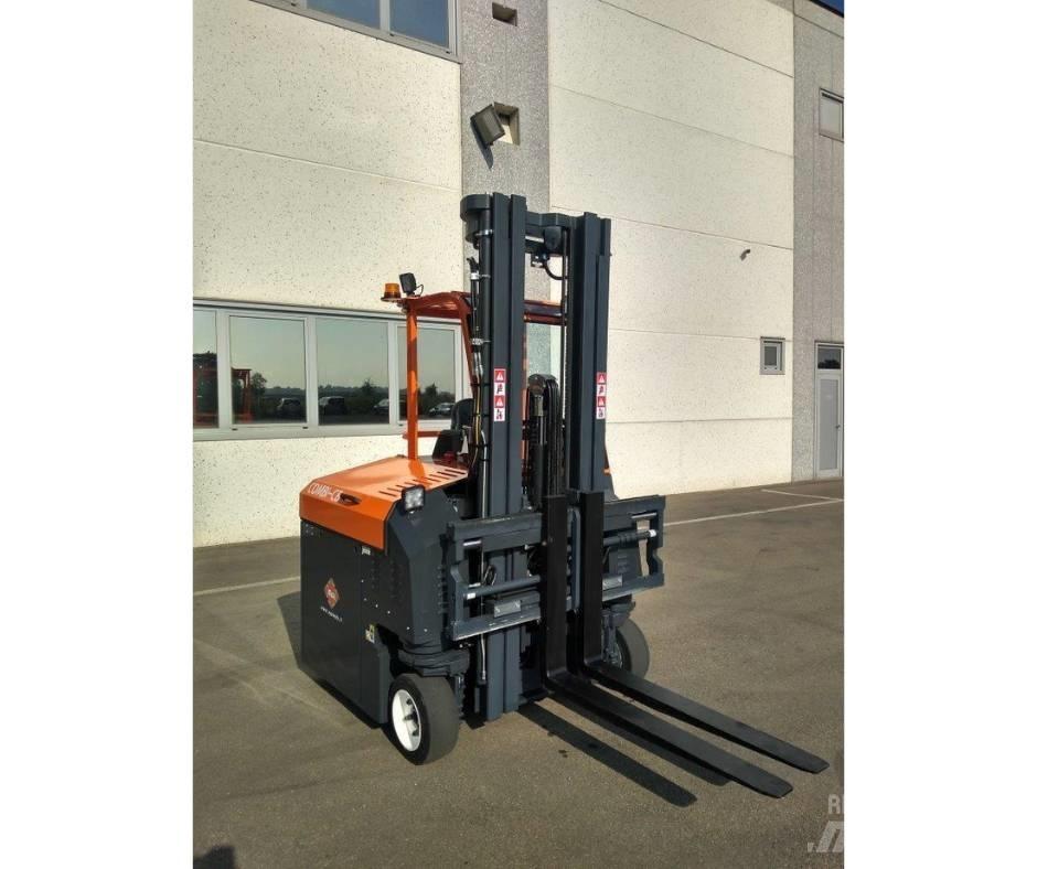 Combilift C3000CBE Magasraktári szűkfolyosós targonca