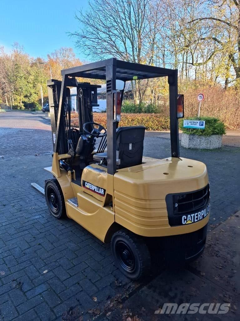 CAT DP25 Heftruck Dízel targoncák