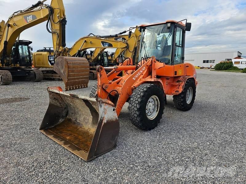 Volvo L 30 B Gumikerekes homlokrakodók