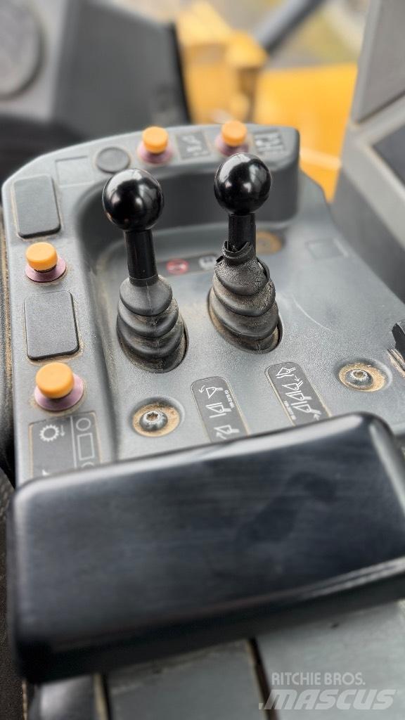 CAT 980 M Gumikerekes homlokrakodók