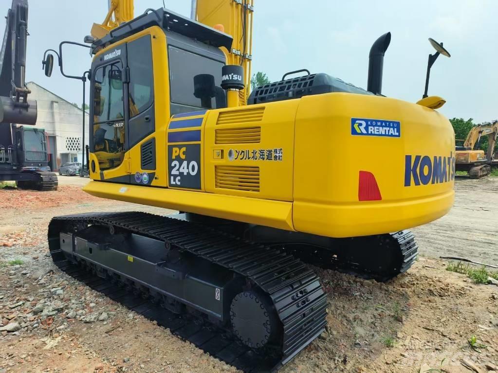 Komatsu PC 240-8 Közepes (midi) kotrók 7 t - 12 t