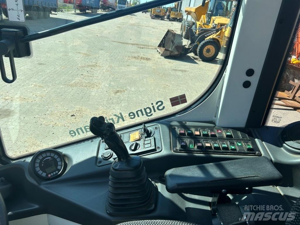 Liebherr L 506 Gumikerekes homlokrakodók