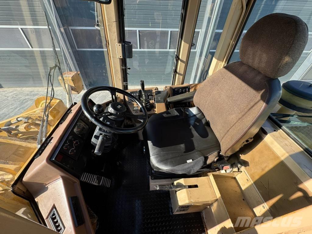 CAT 938 F Gumikerekes homlokrakodók