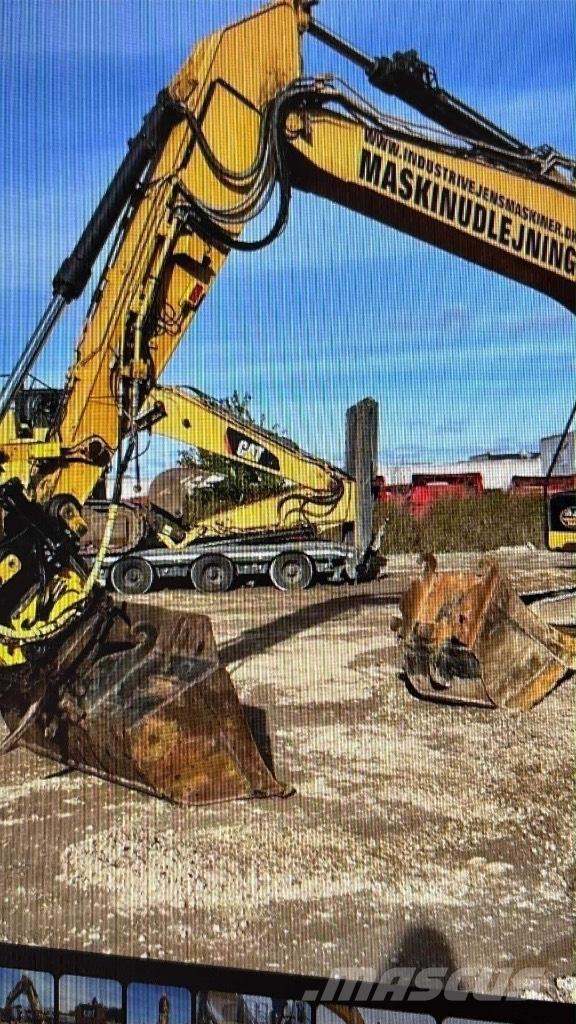 CAT M315F Gumikerekes kotrók