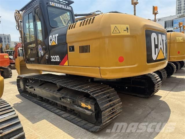 CAT 323 D L Lánctalpas kotrók