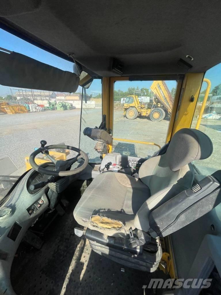 Volvo L 120 E Gumikerekes homlokrakodók