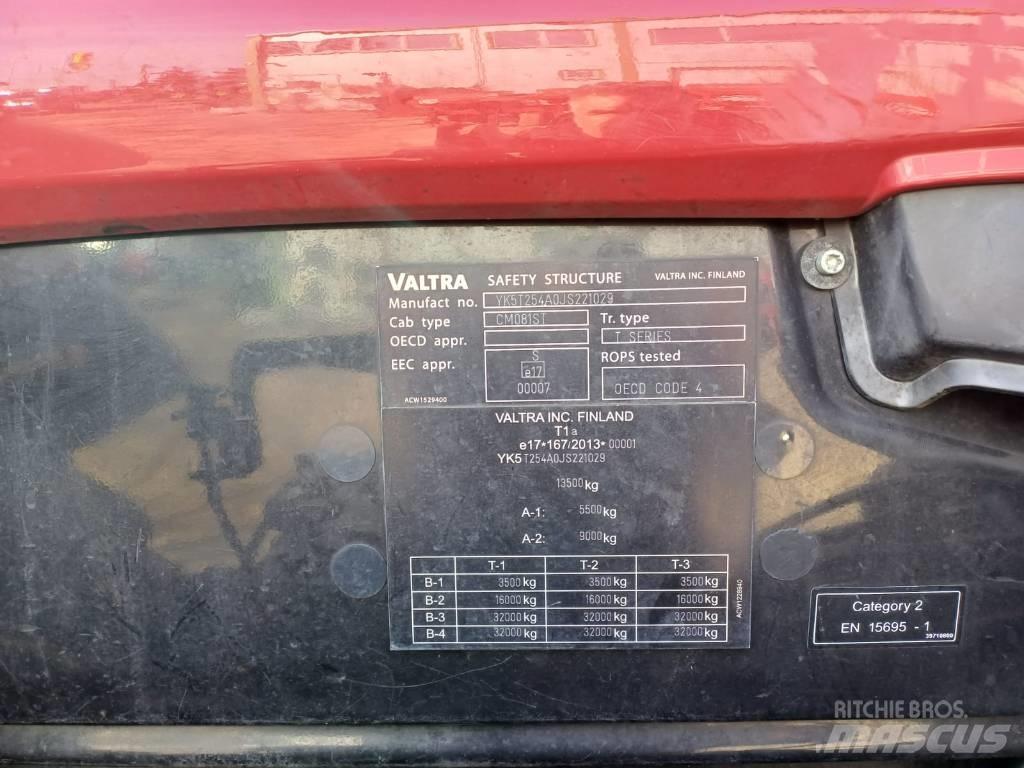 Valtra T 254 Traktorok