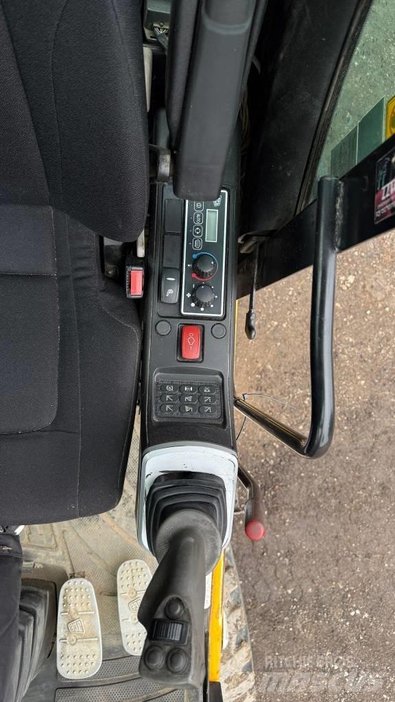 JCB JS175 Gumikerekes kotrók