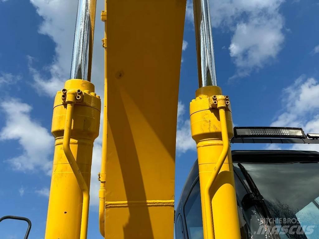 New Holland E215 Lánctalpas kotrók