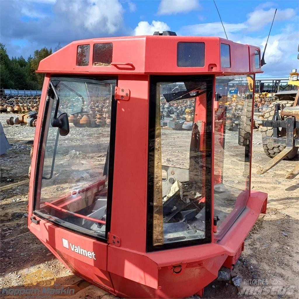 Valmet 941 Vezetőfülke és belső tartozékok