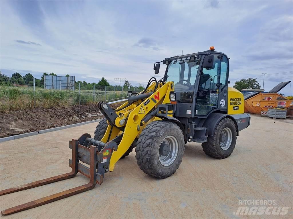 Wacker Neuson WL60 Gumikerekes homlokrakodók