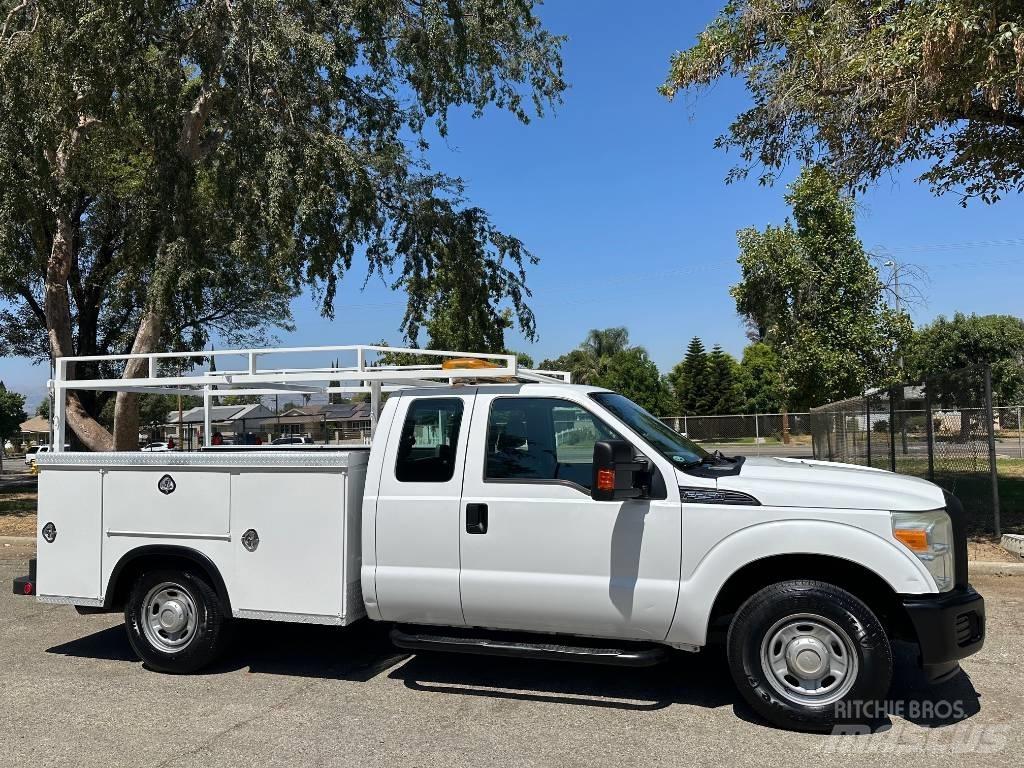 Ford F 250 SD Kis teherszállító/Platós kocsi
