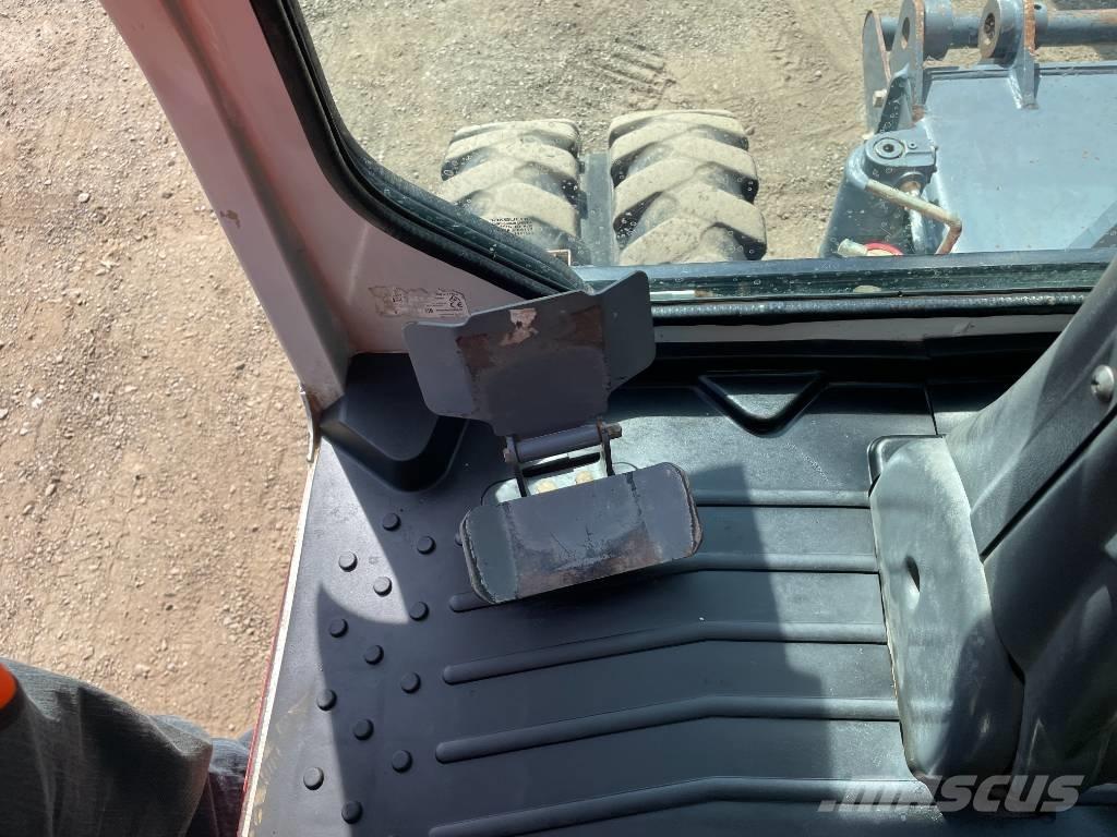 Takeuchi TB 295 W Gumikerekes kotrók