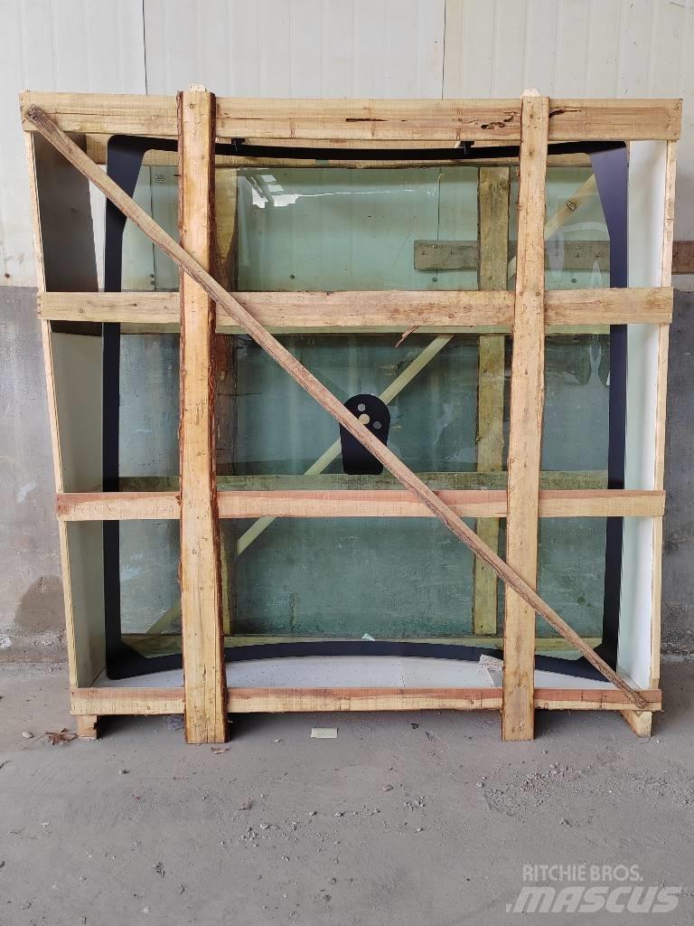 CLAAS Front window Vezetőfülke és belső tartozékok