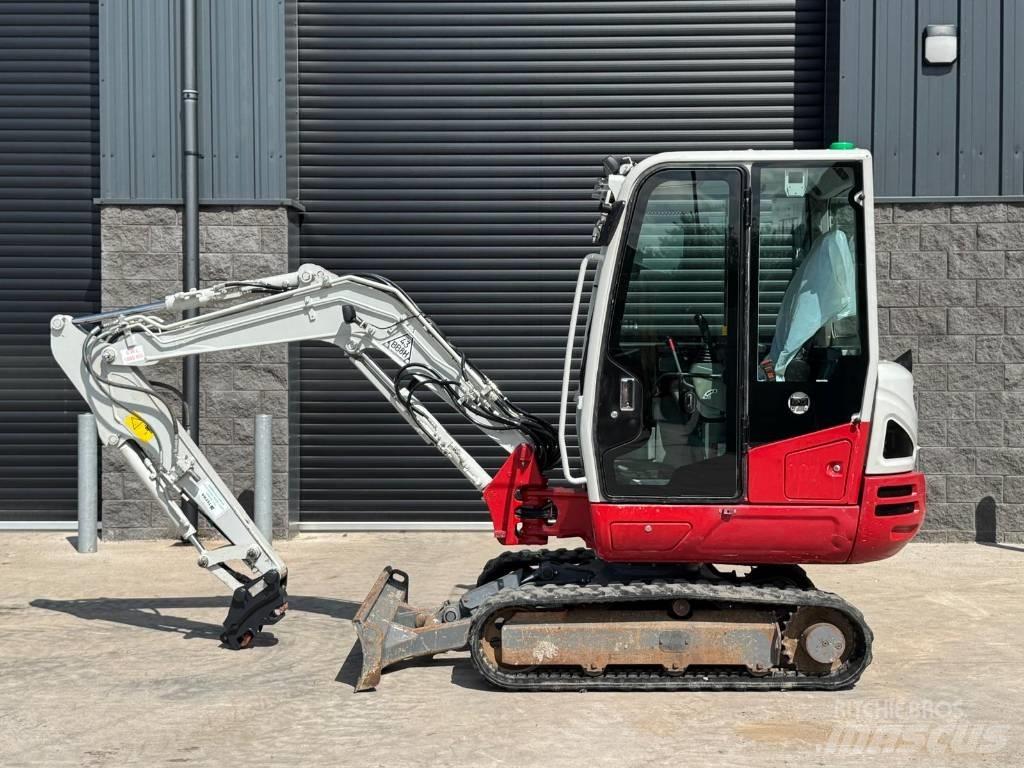 Takeuchi TB 230 Mini kotrók < 7t