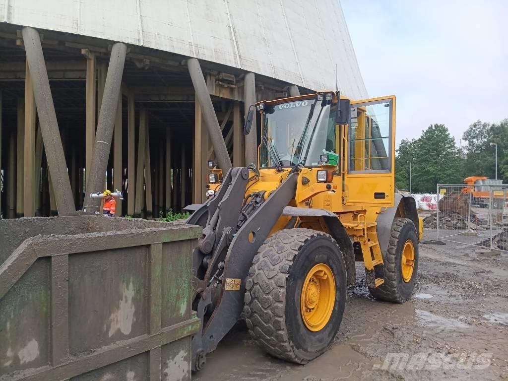 Volvo Radlader L90E Gumikerekes homlokrakodók