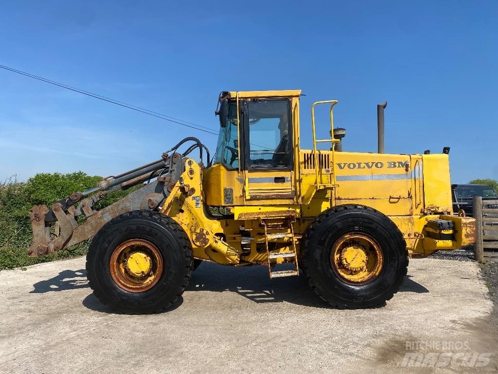Volvo BM L 90 Gumikerekes homlokrakodók