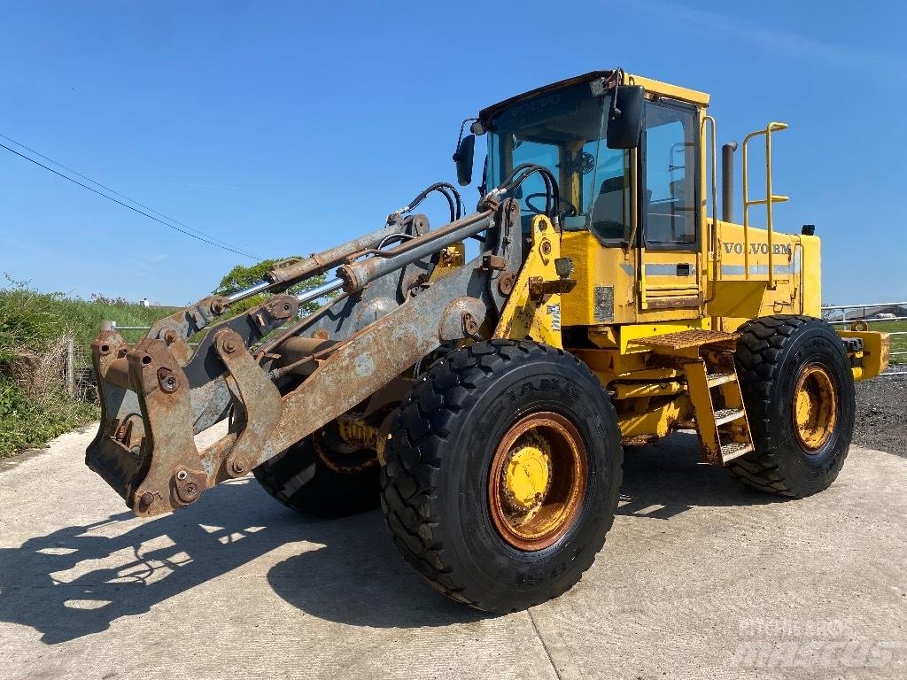 Volvo BM L 90 Gumikerekes homlokrakodók