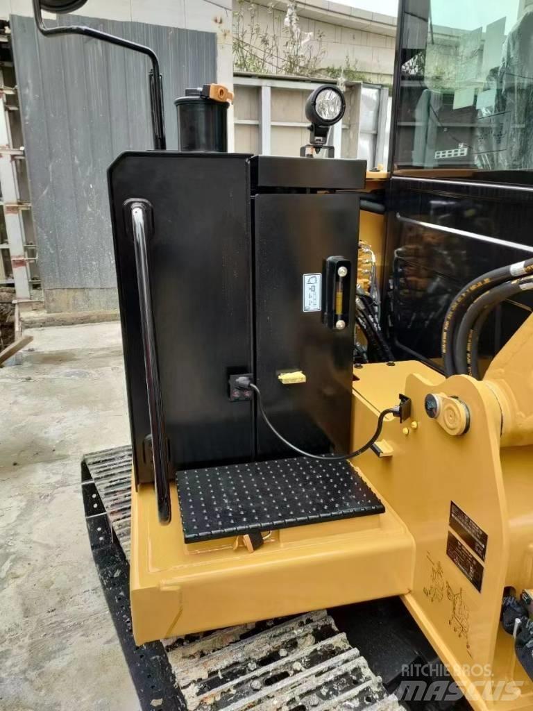 CAT 305.5 Mini kotrók < 7t