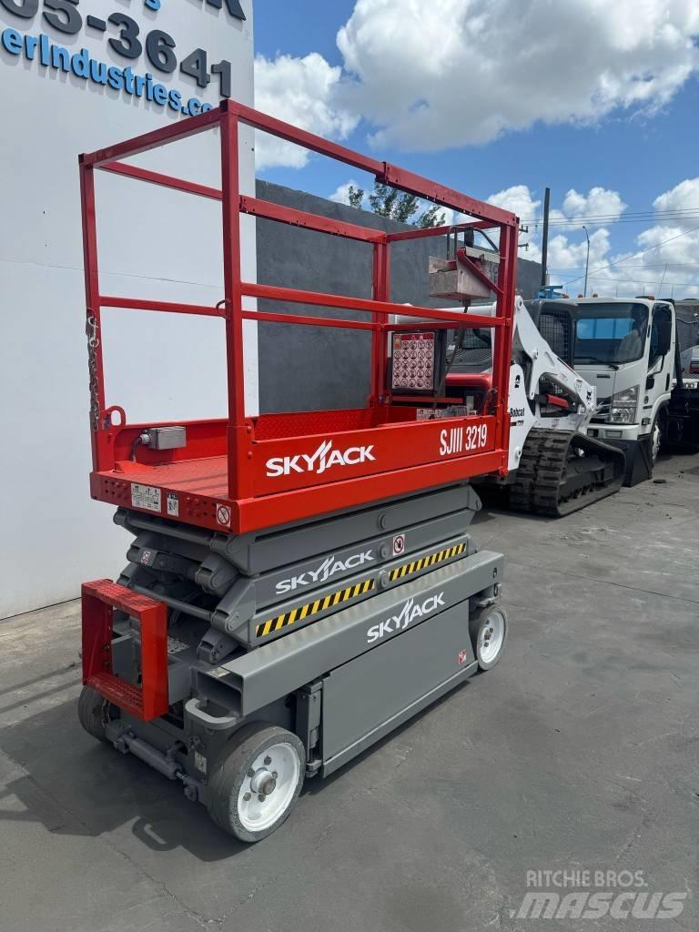 SkyJack SJ III 3219 Ollós emelők
