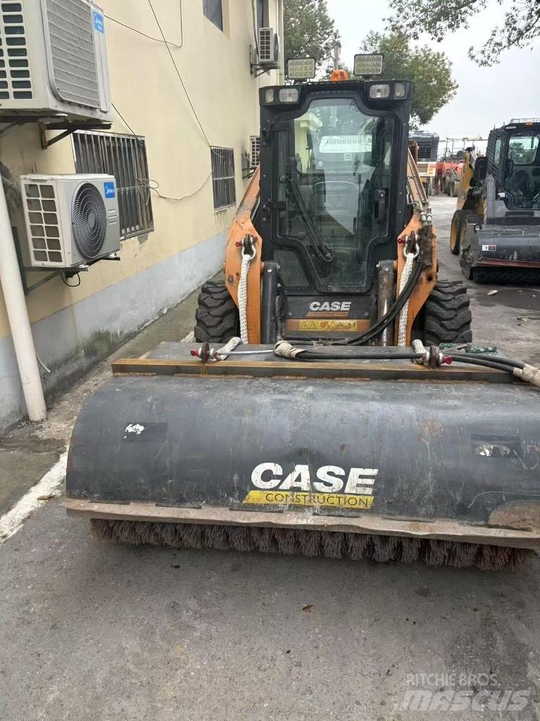 CASE SR 220B Kompaktrakodók