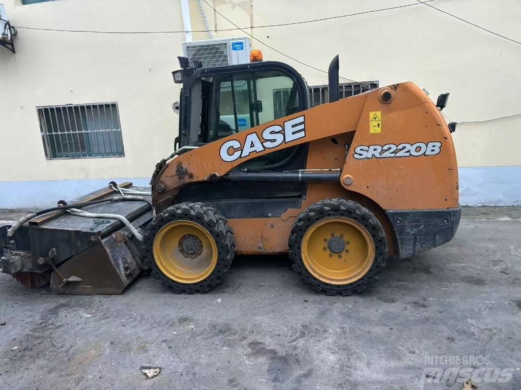 CASE SR 220B Kompaktrakodók