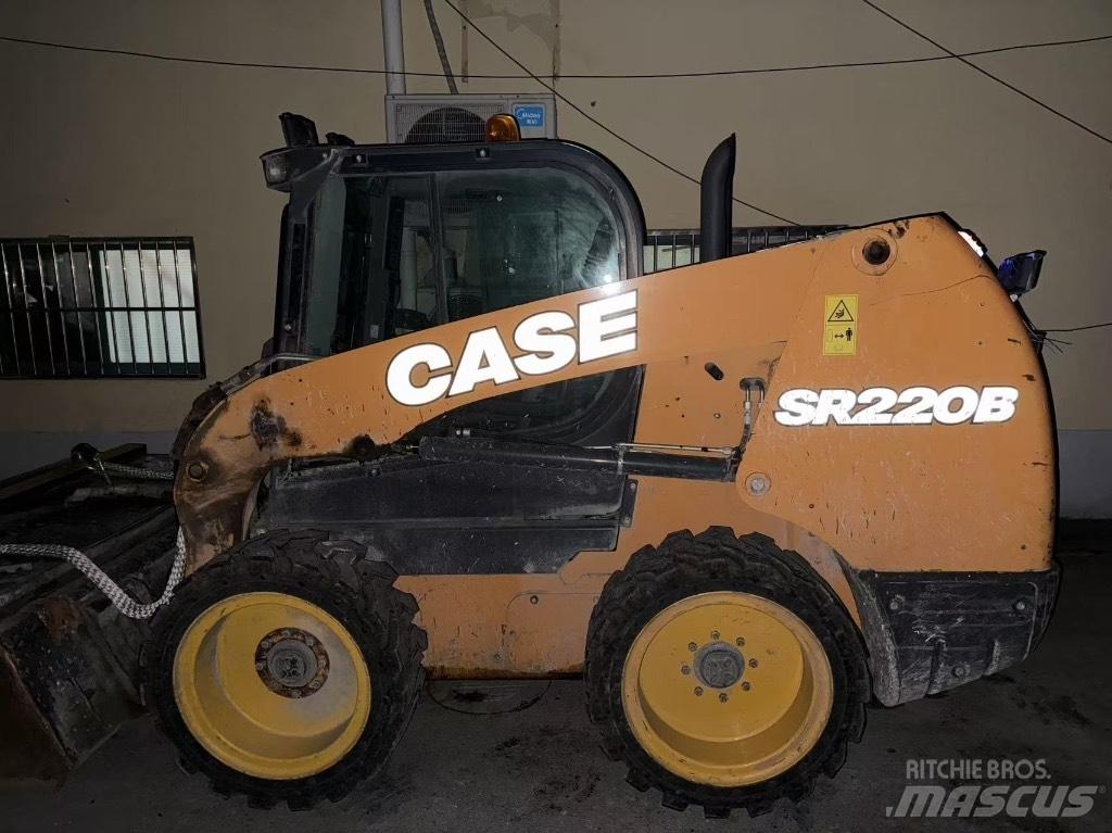 CASE SR 220B Kompaktrakodók