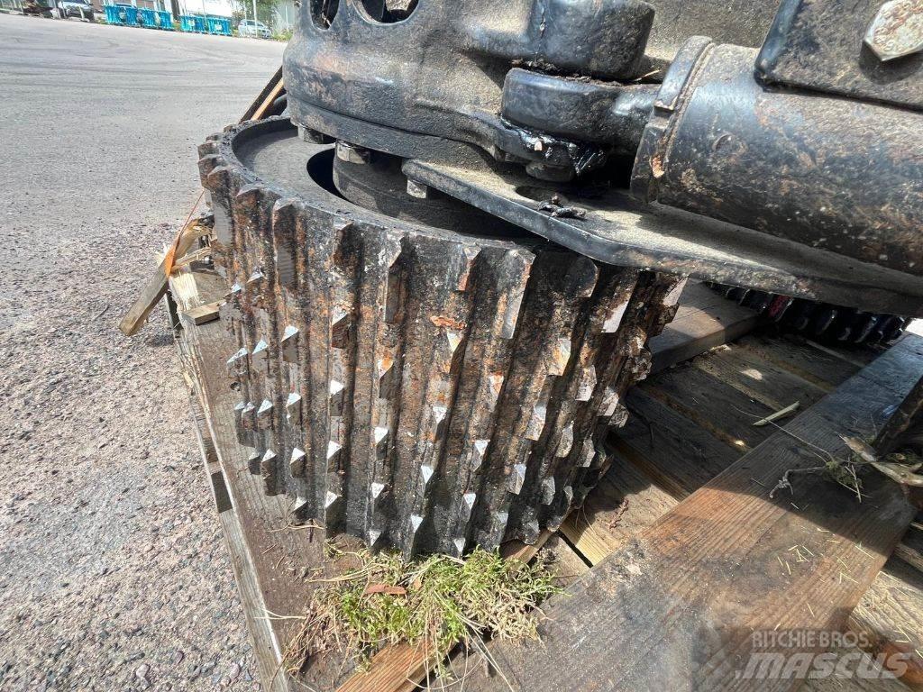 Komatsu S92 Betakarító fejek