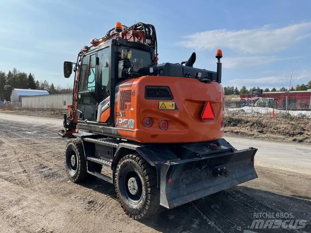 Hitachi ZX135W-7 Gumikerekes kotrók