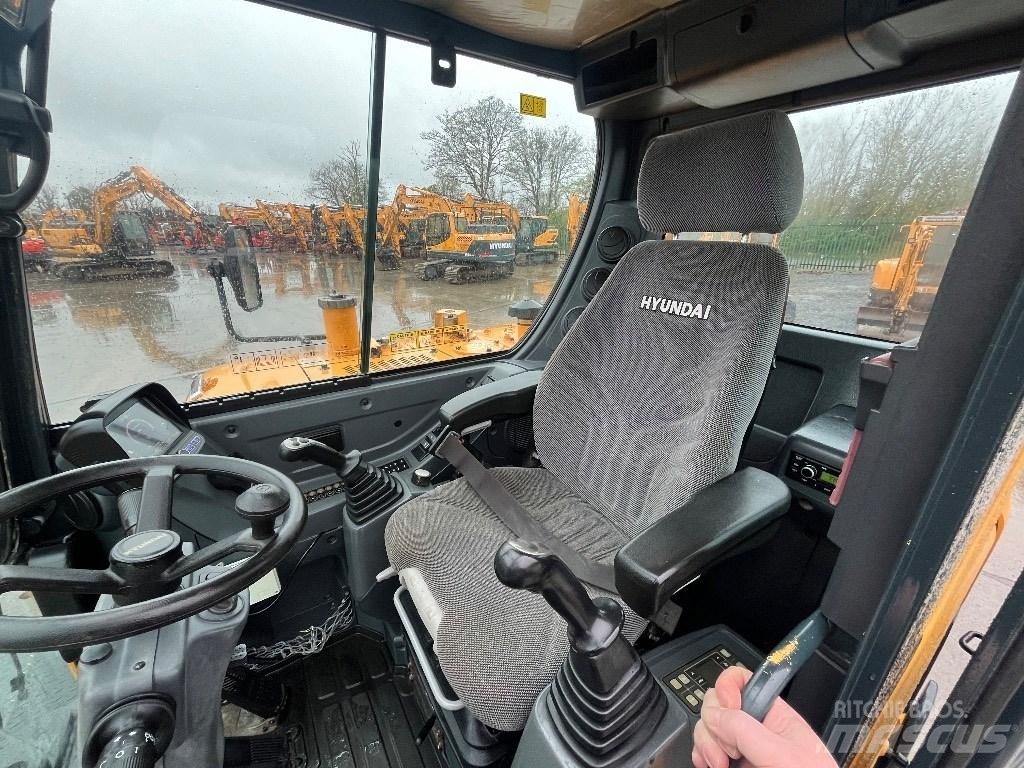 Hyundai R55W-9A Gumikerekes kotrók