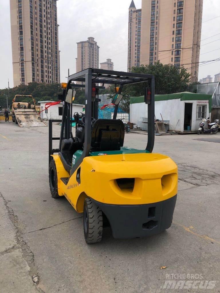 Komatsu FD30 Dízel targoncák