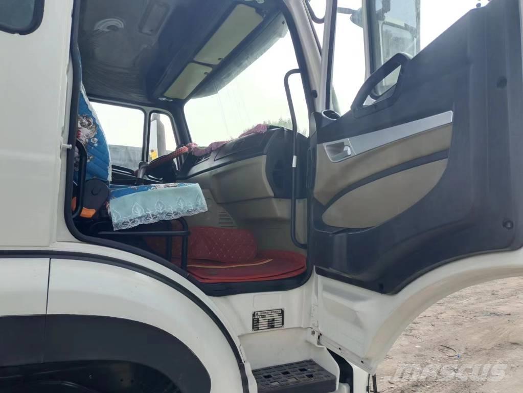 Sinotruk HOWO 371hp Nyergesvontatók