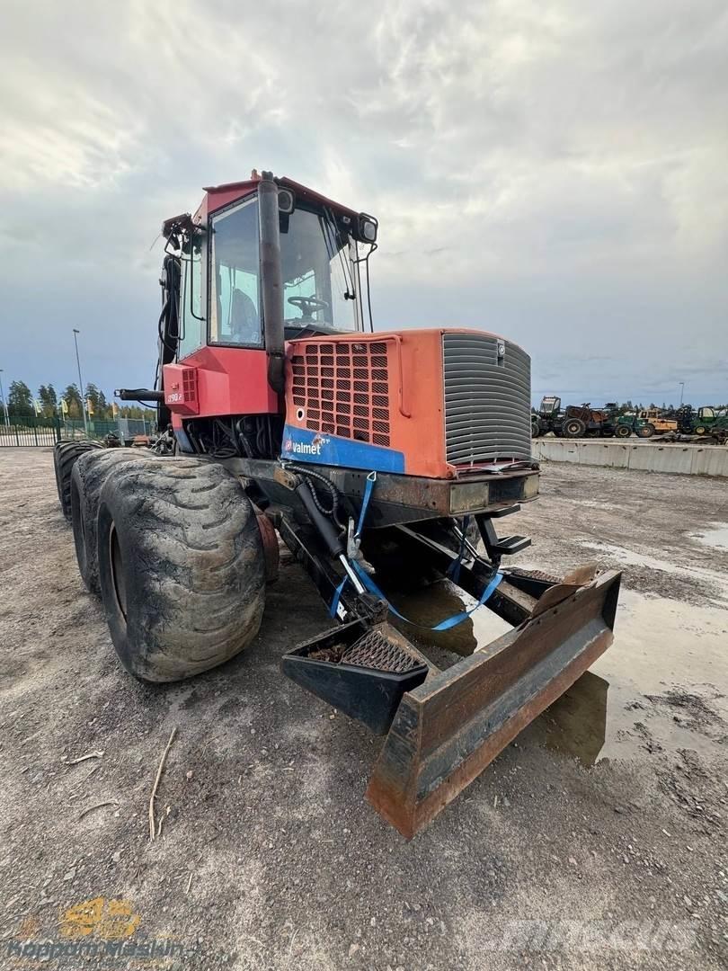 Valmet 890.2 Kihordók