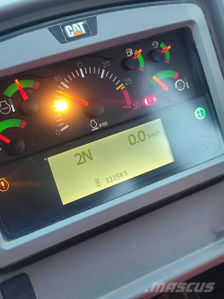 CAT 980M Gumikerekes homlokrakodók