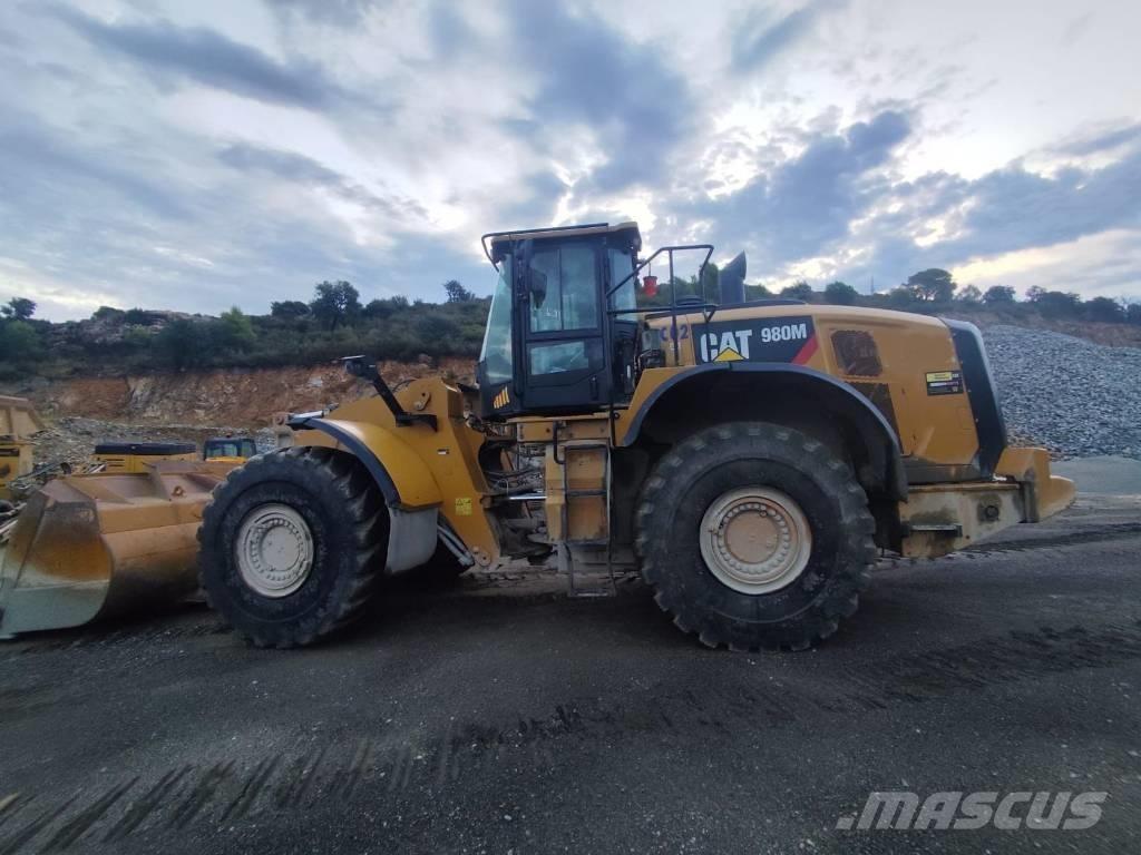 CAT 980M Gumikerekes homlokrakodók