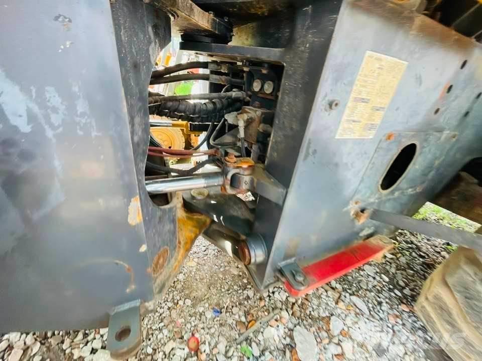 Komatsu WA320 Gumikerekes homlokrakodók