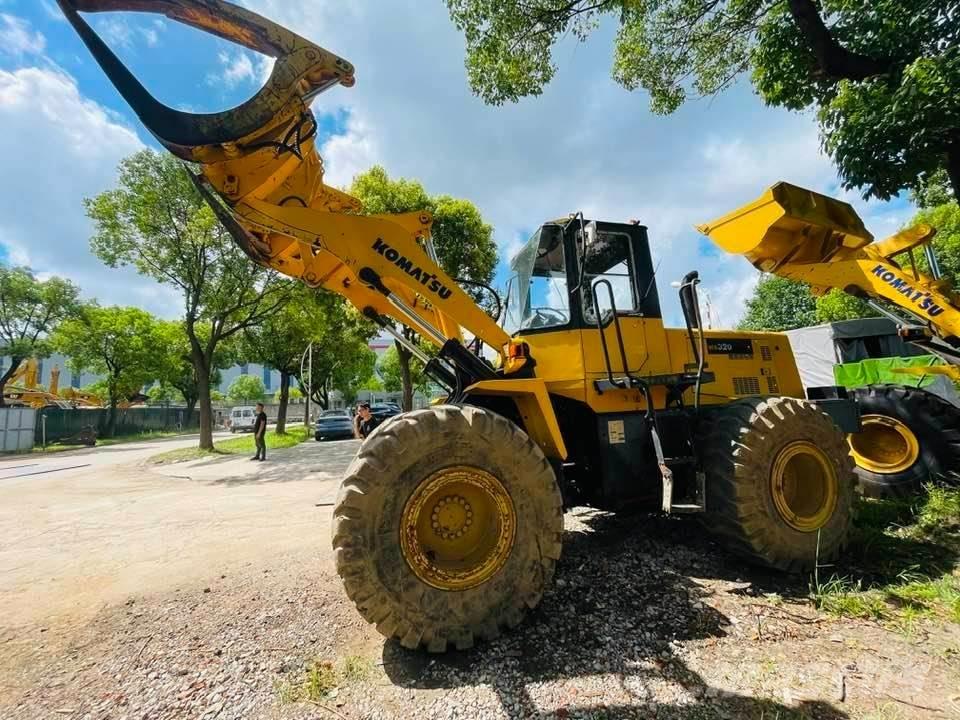 Komatsu WA320 Gumikerekes homlokrakodók