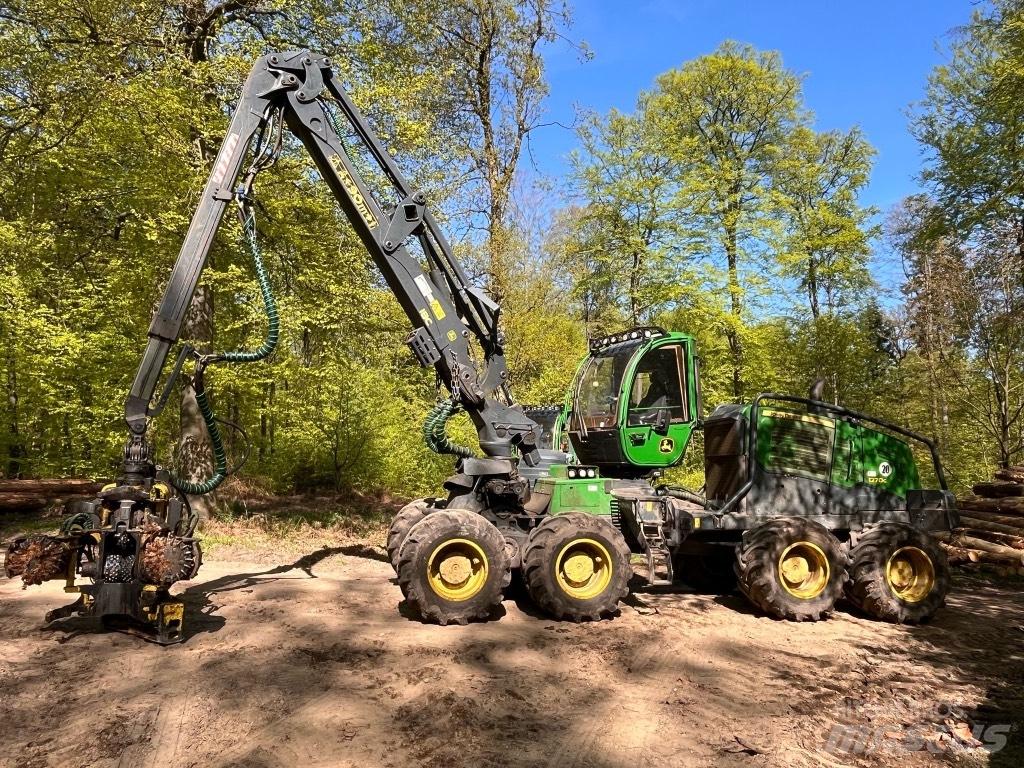 John Deere 1270 G Betakarítók