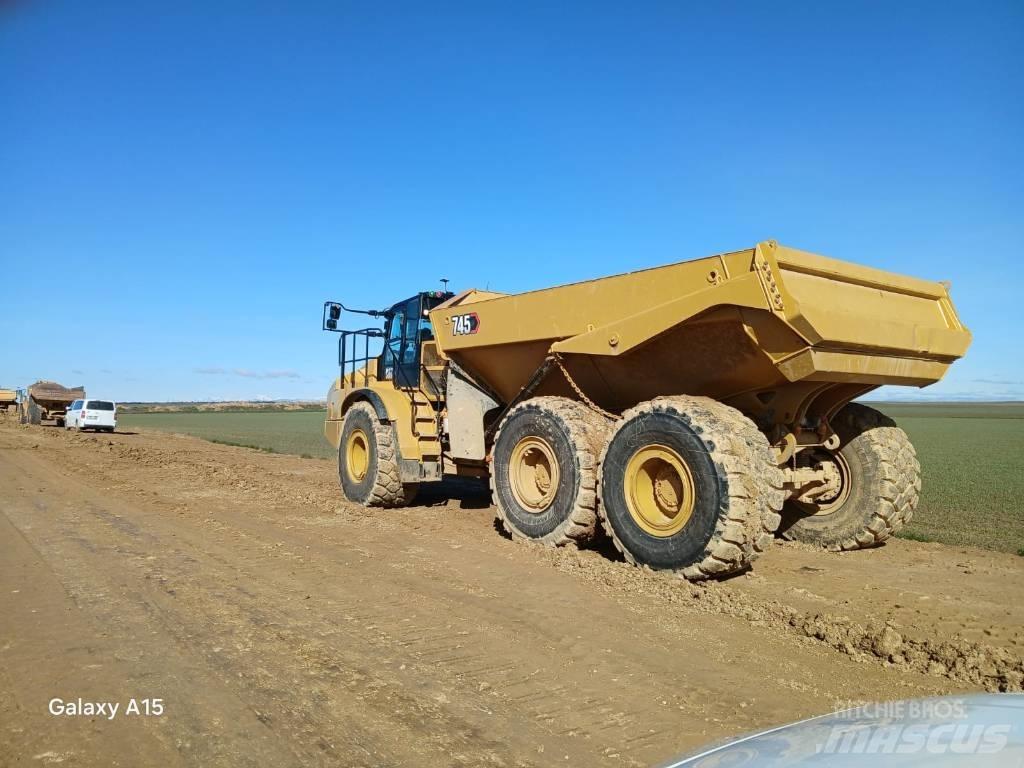 CAT 745 Csuklósdömperek